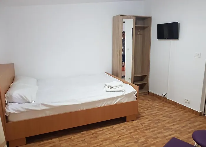 Gazde/Camere de închiriat Casa Duminica